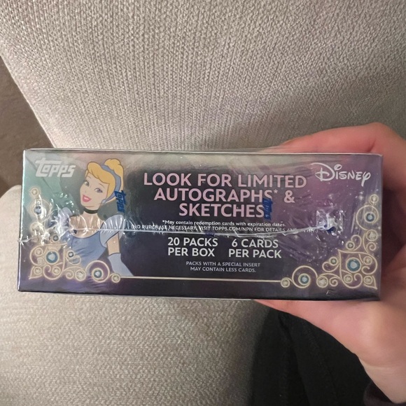 Topps Disney Wonder 2025 Trading Cards - hobby box retail break - Picture 5 of 5